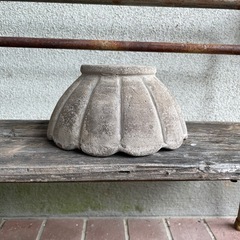 小ぶりな素焼き鉢　シェル型の画像
