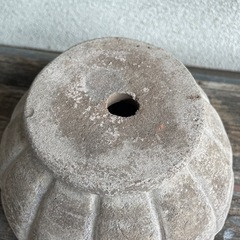 小ぶりな素焼き鉢　シェル型の画像