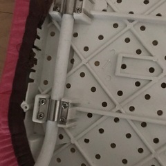 ビビットピンクのアイロン台の画像