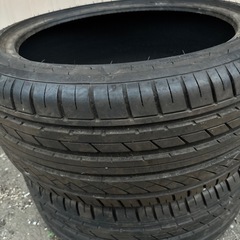 235／40R 18タイヤ2本の画像