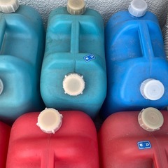 灯油缶 7個セットの画像