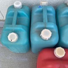 灯油缶 7個セットの画像