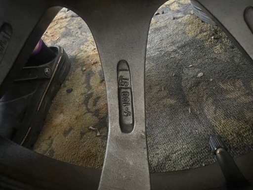 バリ目タイヤ付きホイール