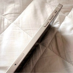 美品　iPhone12 ホワイト64GB バッテリー交換品（100%）の画像