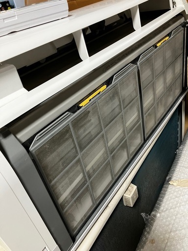 ロ2510-306 日立ルームエアコン 白くまくん RAS-JT63M2E1 2022年製 リモコンあり 通電確認済みガス残量不明 フィルター清掃必要 取付工事はお客様で手配して下さい ロ2510-306 日立ルームエアコン 白くまくん RAS-JT63M2E1 2022年製