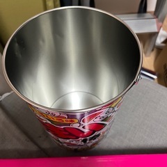 たべっ子動物折り畳みテーブル➕うまい棒缶（空）の画像