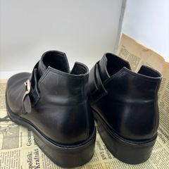 メンズ用　ショートブーツ　ベルト留めタイプ　革製の画像