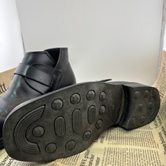 メンズ用　ショートブーツ　ベルト留めタイプ　革製の画像