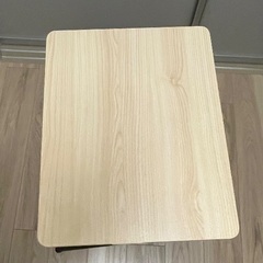 折り畳みテーブル　木目の画像