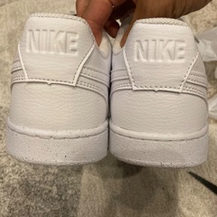 新品🔴NIKEスニーカー27センチの画像