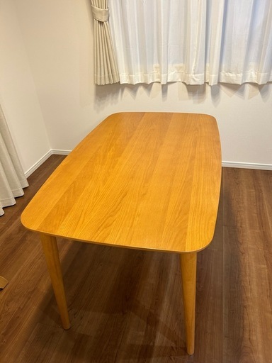 ダイニングテーブル　ニトリ