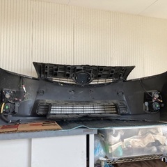 プリウスzvw30 前期フロントバンパー　グリルブラック　フォグ付きの画像