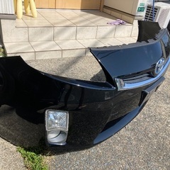 プリウスzvw30 前期フロントバンパー　グリルブラック　フォグ付きの画像