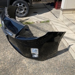 プリウスzvw30 前期フロントバンパー　グリルブラック　フォグ付きの画像