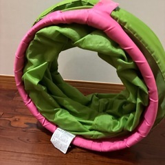 IKEAキッズ玩具トンネルの画像