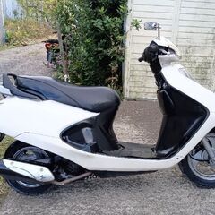 エンジンは良好です。Honda（Spacey）125。バッテリーは新品です。リアブレーキパッドはほぼ新品です。走行距離は少ないです（4083キロ）。フロントディスクブレーキ付きです。の画像
