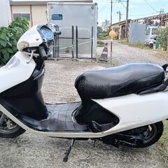 エンジンは良好です。Honda（Spacey）125。バッテリーは新品です。リアブレーキパッドはほぼ新品です。走行距離は少ないです（4083キロ）。フロントディスクブレーキ付きです。の画像