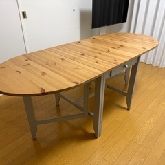 IKEA イケア　GAMLEBY ダイニングテーブルの画像