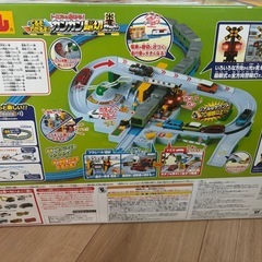 タカラトミーのトミカと遊ぼう！くるぞわたるぞ！カンカン踏切セット　プラレールの画像