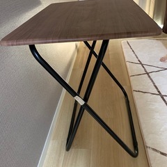 折りたたみテーブル　机の画像