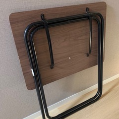 折りたたみテーブル　机の画像