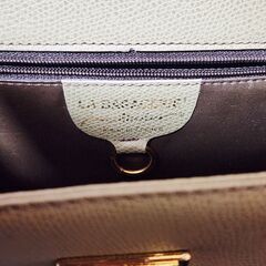 ほぼ未使用品。LA BAGAGERIE(ラ バガジェリー) リアルレザーの美しく上品なかっちりスタイルバッグ、いかがでしょうか？の画像