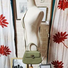 ほぼ未使用品。LA BAGAGERIE(ラ バガジェリー) リアルレザーの美しく上品なかっちりスタイルバッグ、いかがでしょうか？の画像