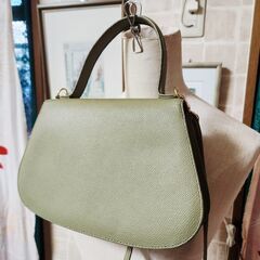 ほぼ未使用品。LA BAGAGERIE(ラ バガジェリー) リアルレザーの美しく上品なかっちりスタイルバッグ、いかがでしょうか？の画像