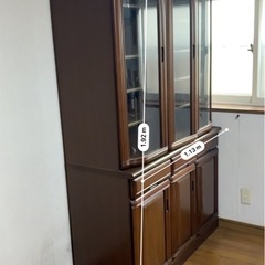 高級食器棚の画像