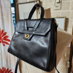 LA BAGAGERIE(ラ バガジェリー)淑やか＆最高級に滑らかなレザーがたまらないショルダーバッグ、いかがでしょうか？の画像