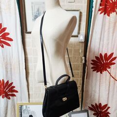 LA BAGAGERIE(ラ バガジェリー)淑やか＆最高級に滑らかなレザーがたまらないショルダーバッグ、いかがでしょうか？の画像