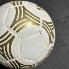 アディダス　フットサルボール　の画像