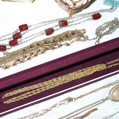 無料配達します🚚旧家から出てきたアクセサリーまとめて！💖ネックレス💖指輪💖時計💖イヤリング💖の画像