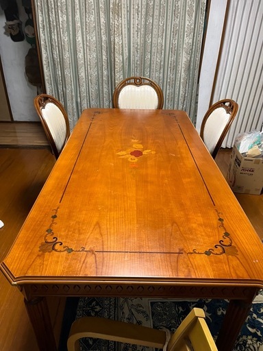 ダイニングテーブルと椅子6脚　ロシア製
