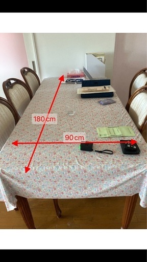 ダイニングテーブルと椅子6脚　ロシア製
