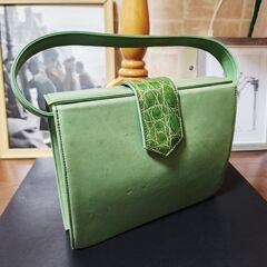 ◎【少々難有】CREOO(クレオ) 日本の工房で生み出される緻密なデザインの本革バッグ、いかがでしょうか？の画像
