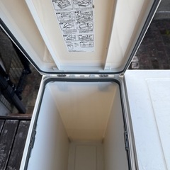 無料！ベランダ用プッシュ式ゴミ箱
の画像