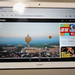 ノートパソコンと10インチ タブレットの画像