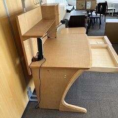 売切りセール！定価160,000円 カリモク 学習机 照明付き デスク 小学生 子供用 ①の画像