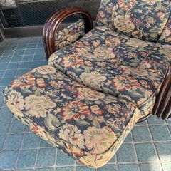 ★回転式★籐製・回転リクライニングチェア・高さ95cm×幅70cm×奥行き45cm×足置き27cmの画像
