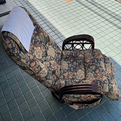 ★回転式★籐製・回転リクライニングチェア・高さ95cm×幅70cm×奥行き45cm×足置き27cmの画像