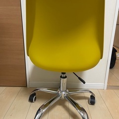 キャスター付き　椅子　イエローの画像
