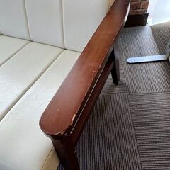 お買い得！2人用木製＆合皮レザーソファ ホワイト 幅1135mm 奥行710mm 背高740mm 座面385mm の画像