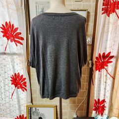 INED(イネド) とろみのある艶やか質感のゆるりトップス、いかがでしょうか？の画像