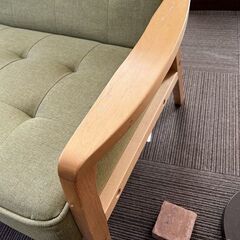 お買い得！2人用木製＆布地ソファ グリーン  幅116cm 背高78cm 座面40cm の画像