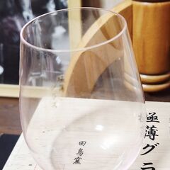 新品未使用、箱付。江戸硝子 手吹き極薄グラス紅白ペア 田島窯の逸品、いかがでしょうか？の画像