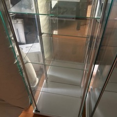 美品✨ガラス棚 中サイズの画像