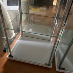 美品✨ガラス棚 中サイズの画像