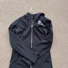 Under Armour ブラック ウィンドブレーカー S/Mの画像