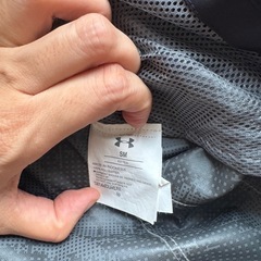 Under Armour ブラック ウィンドブレーカー S/Mの画像